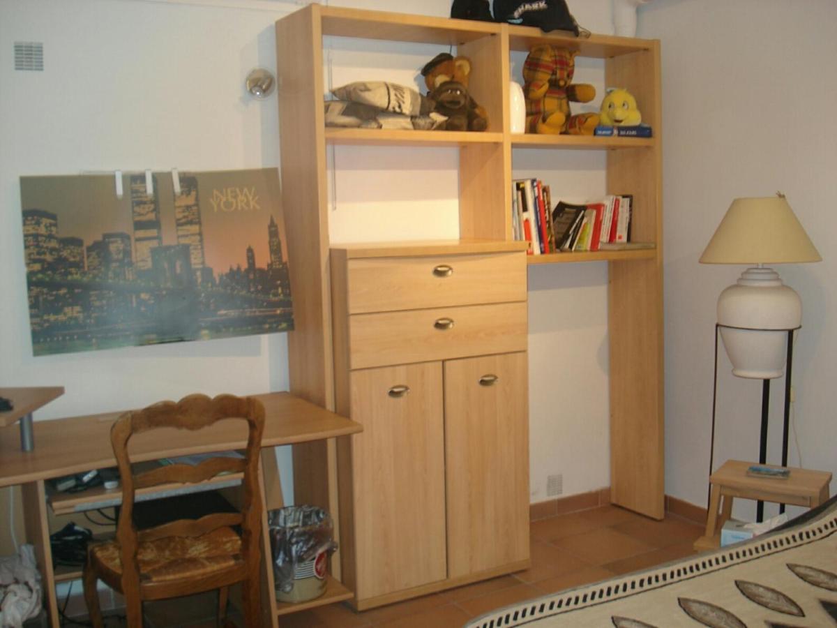 APPARTEMENT EN SOUS SOL DE VILLA avec accès jardin et piscine Marseille Extérieur photo