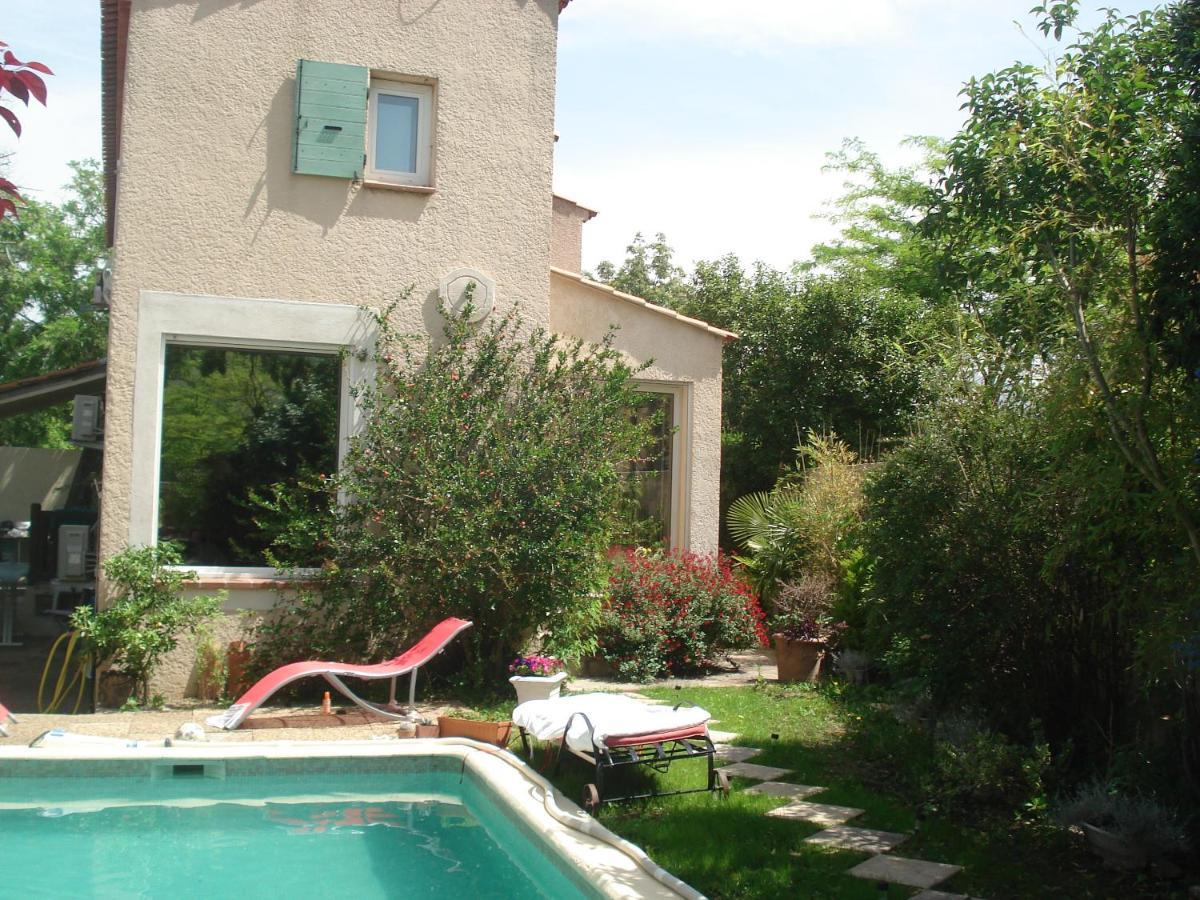 APPARTEMENT EN SOUS SOL DE VILLA avec accès jardin et piscine Marseille Extérieur photo