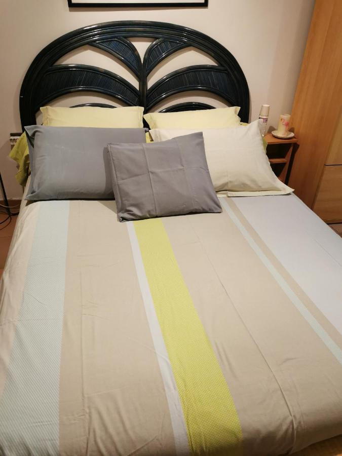 APPARTEMENT EN SOUS SOL DE VILLA avec accès jardin et piscine Marseille Extérieur photo