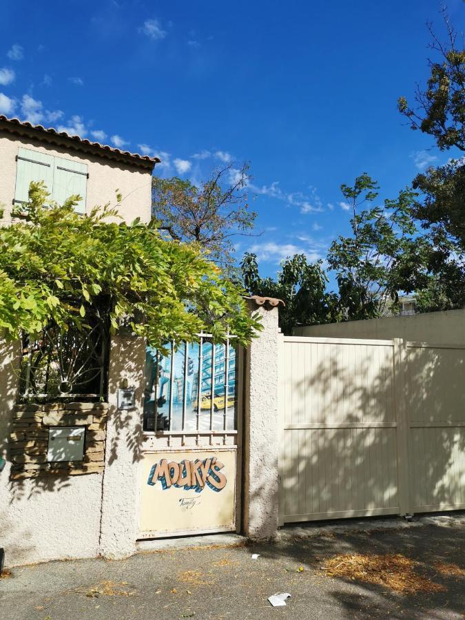 APPARTEMENT EN SOUS SOL DE VILLA avec accès jardin et piscine Marseille Extérieur photo