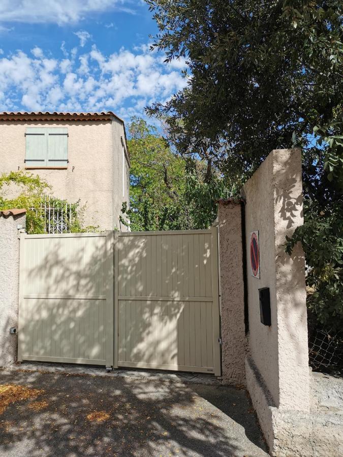 APPARTEMENT EN SOUS SOL DE VILLA avec accès jardin et piscine Marseille Extérieur photo