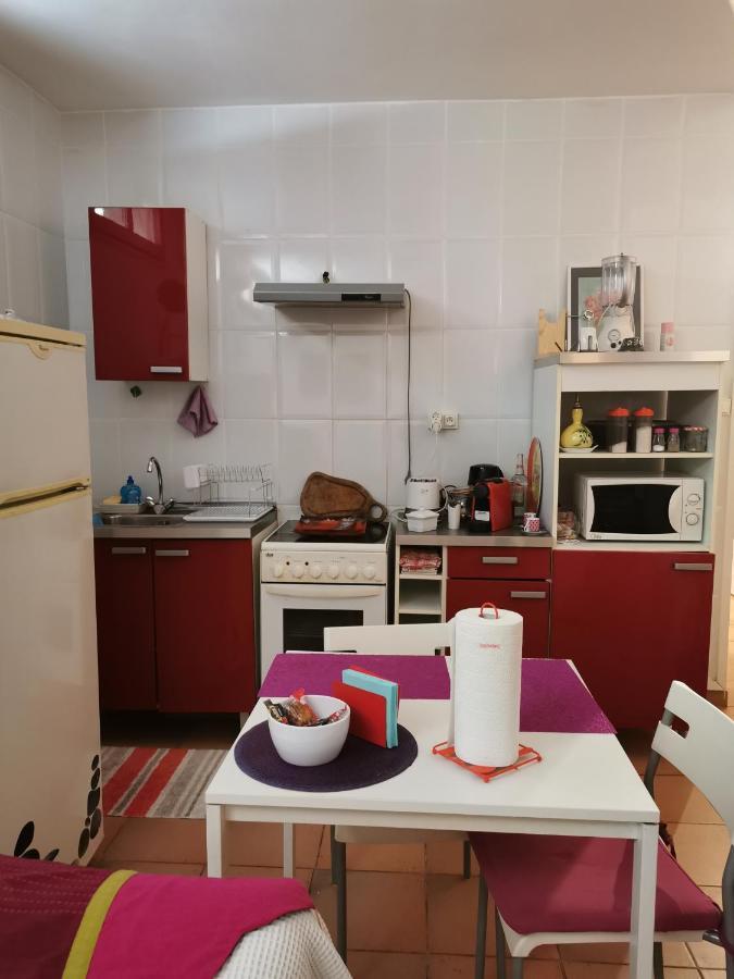 APPARTEMENT EN SOUS SOL DE VILLA avec accès jardin et piscine Marseille Extérieur photo