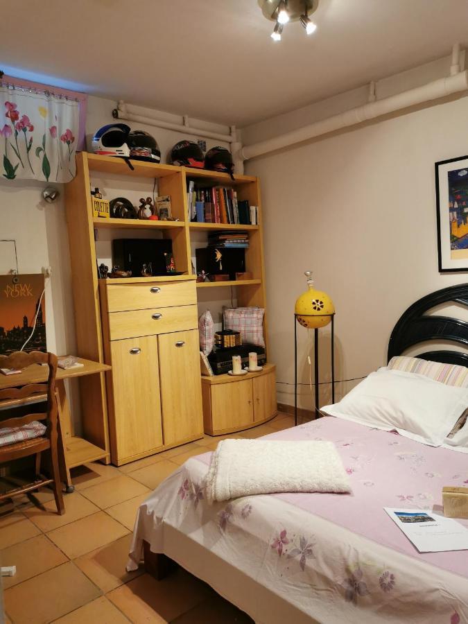 APPARTEMENT EN SOUS SOL DE VILLA avec accès jardin et piscine Marseille Extérieur photo