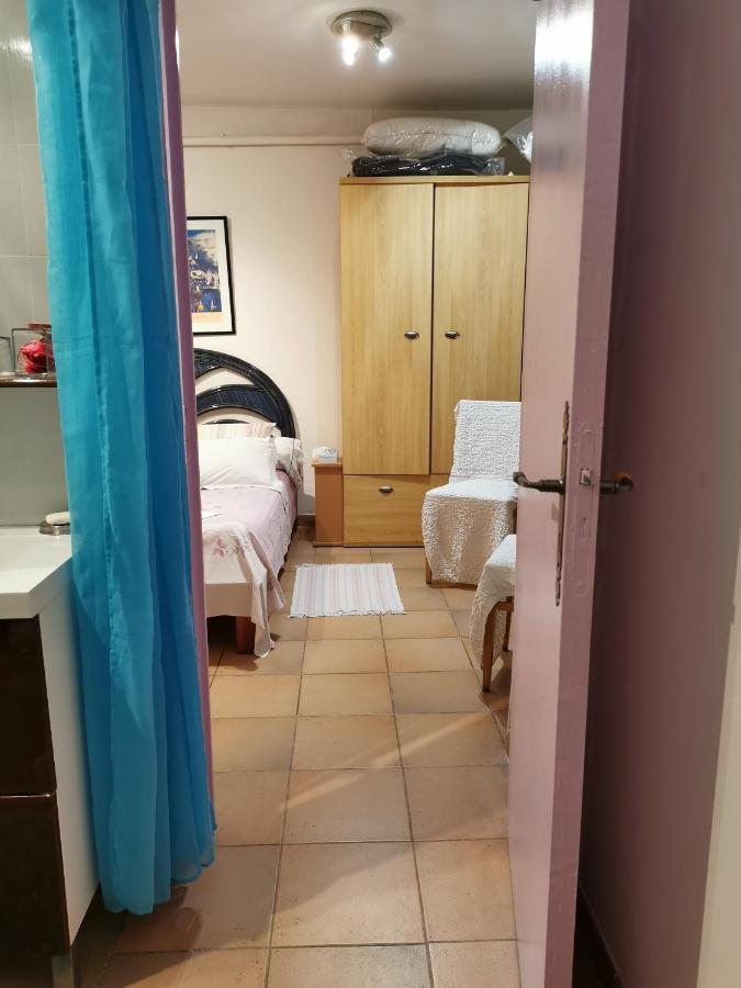 APPARTEMENT EN SOUS SOL DE VILLA avec accès jardin et piscine Marseille Extérieur photo