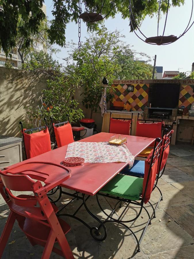 APPARTEMENT EN SOUS SOL DE VILLA avec accès jardin et piscine Marseille Extérieur photo