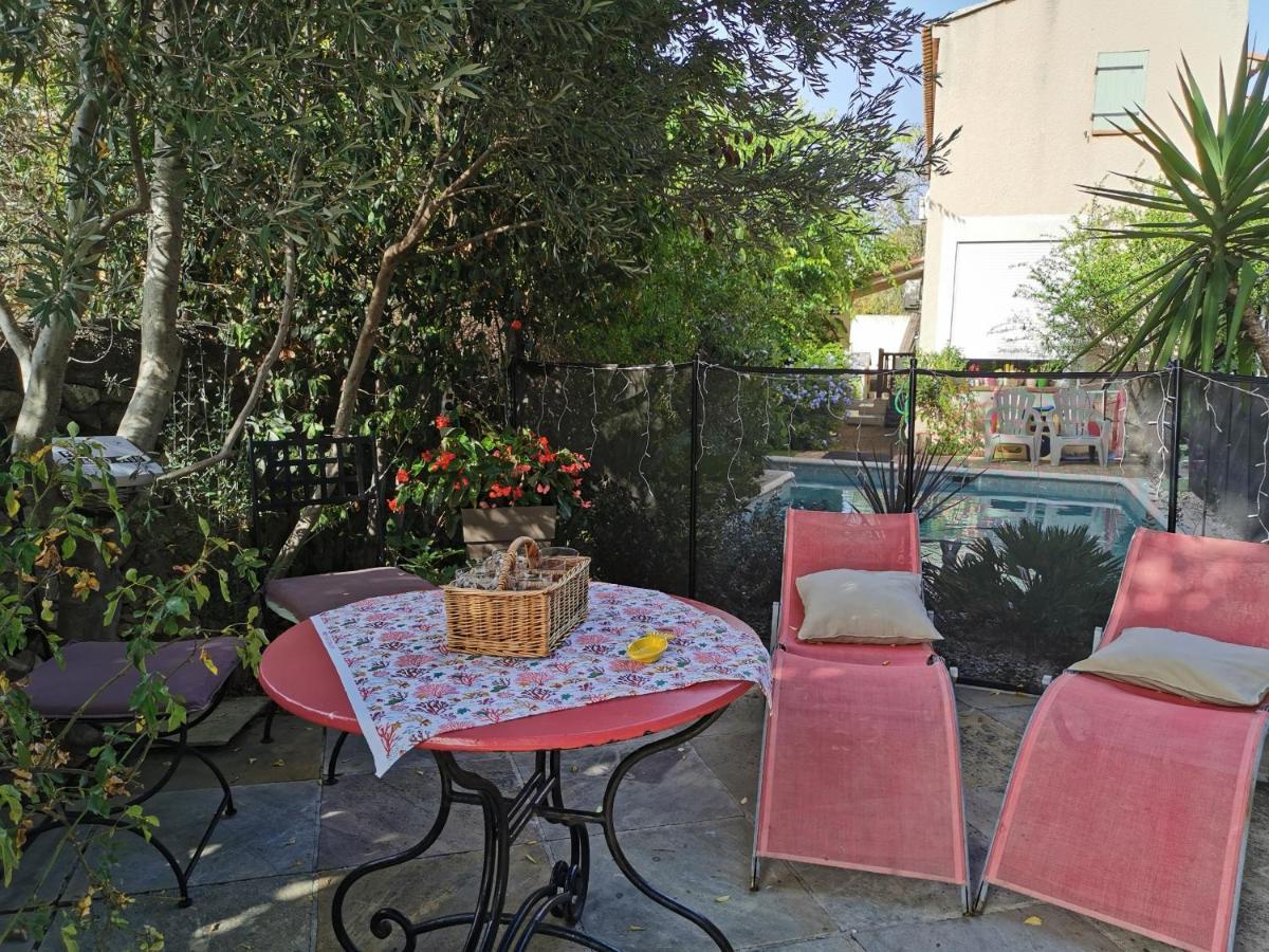 APPARTEMENT EN SOUS SOL DE VILLA avec accès jardin et piscine Marseille Extérieur photo