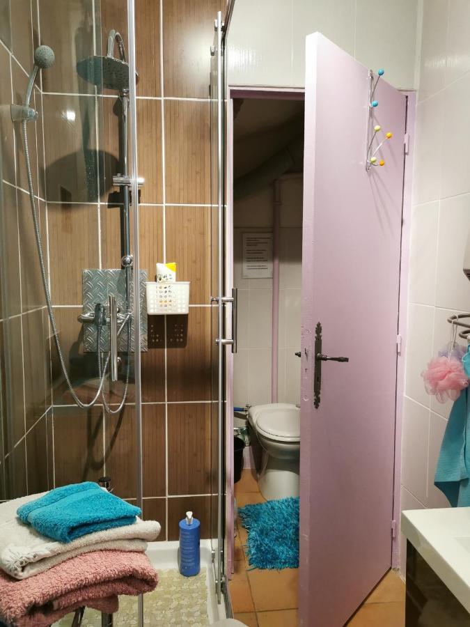APPARTEMENT EN SOUS SOL DE VILLA avec accès jardin et piscine Marseille Extérieur photo