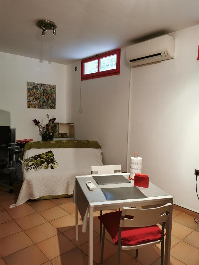 APPARTEMENT EN SOUS SOL DE VILLA avec accès jardin et piscine Marseille Extérieur photo