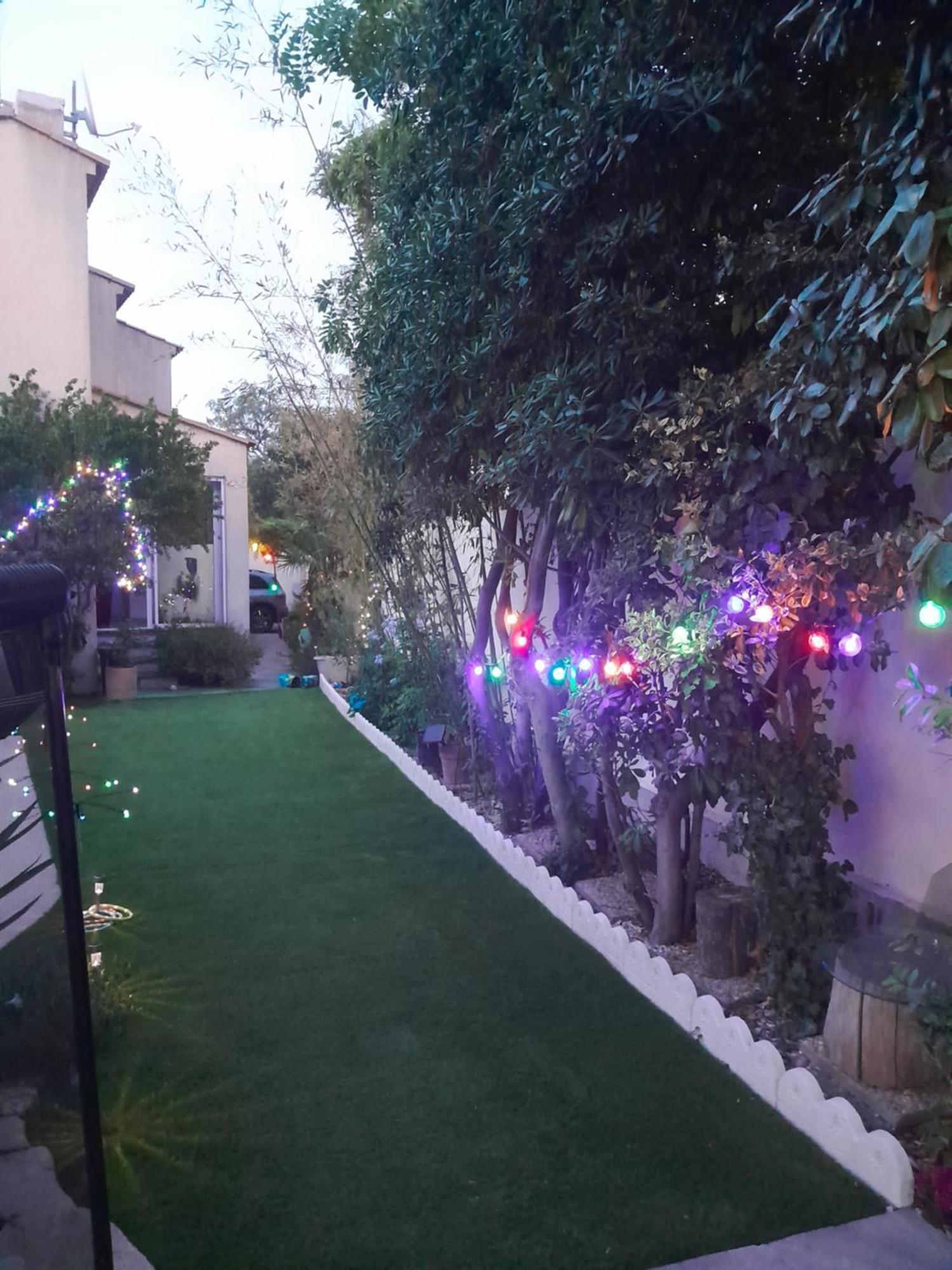 APPARTEMENT EN SOUS SOL DE VILLA avec accès jardin et piscine Marseille Extérieur photo
